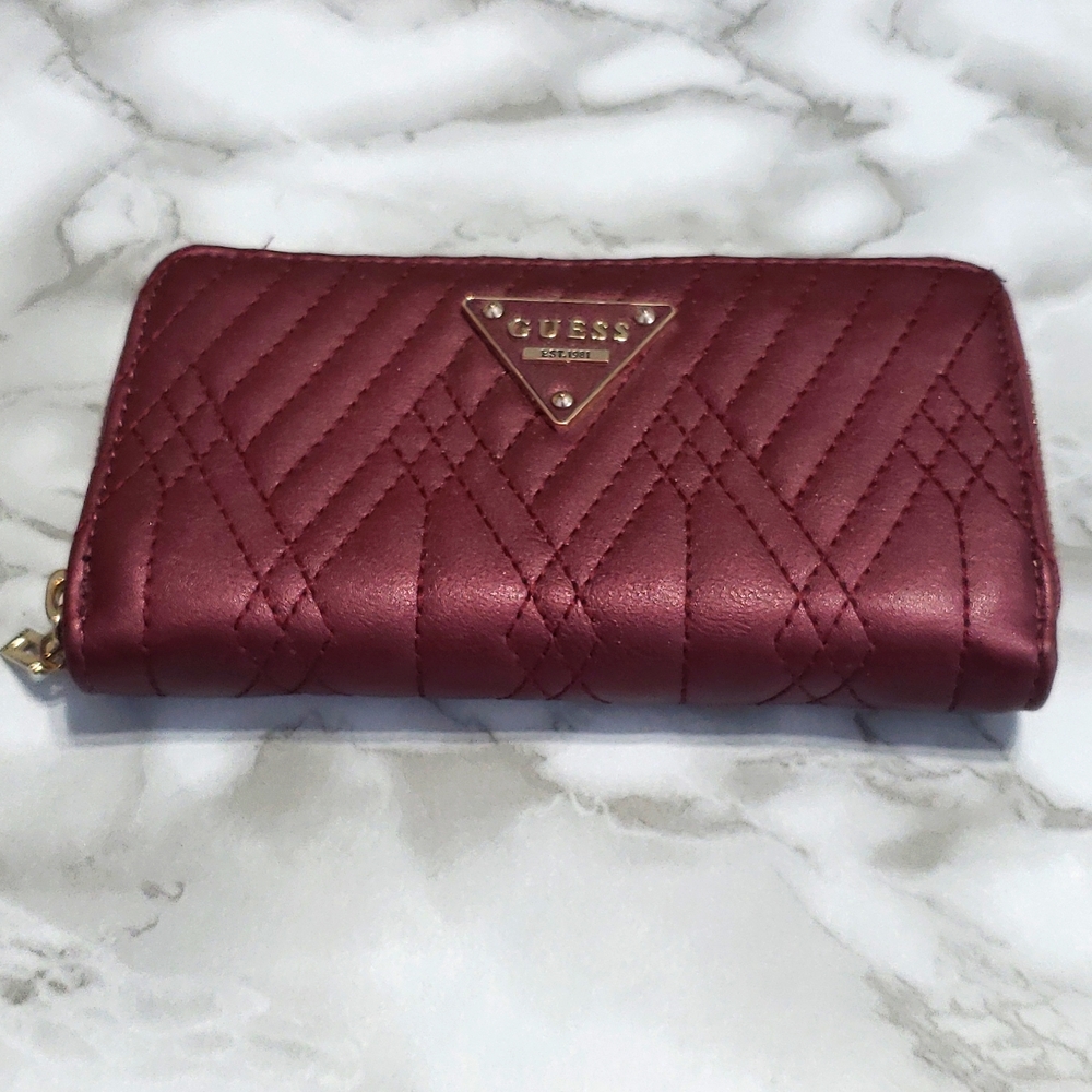 Guess Wallet - Picture 1 of 4